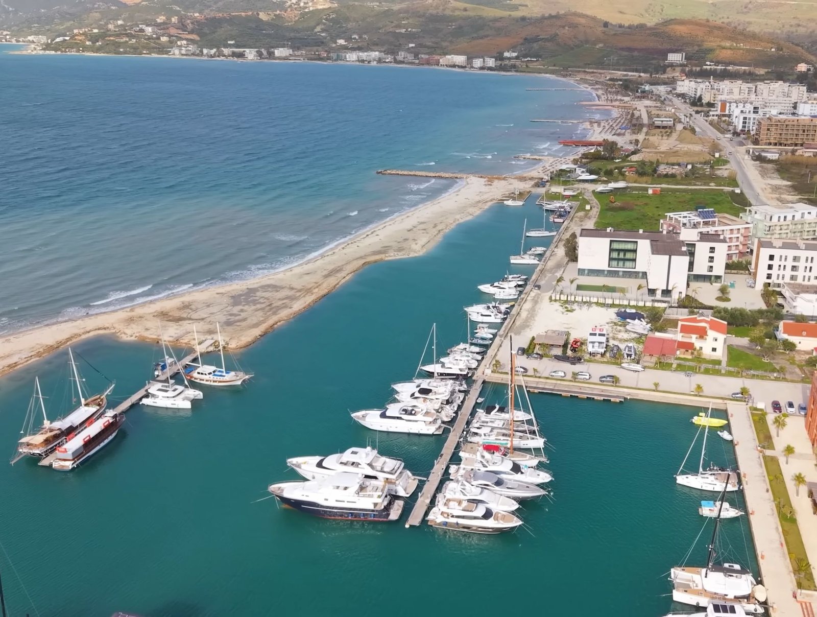 Zvërnec: zonë turistike në veriperëndim të Vlorës